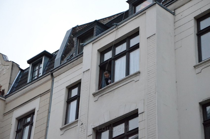 Person aus Fenster gefallen Koeln Muelheim Bergisch Gladbacherstr P30.JPG